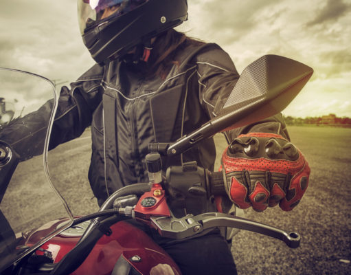 Rukavice na motorku vyberajte podľa štýlu jazdy a ročného obdobia