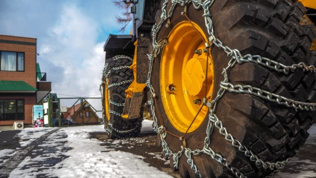 Potrebujú snehové reťaze aj traktory?
