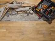 Oprava podlahy z každého materiálu, rýchle a stručne rady ako na to!